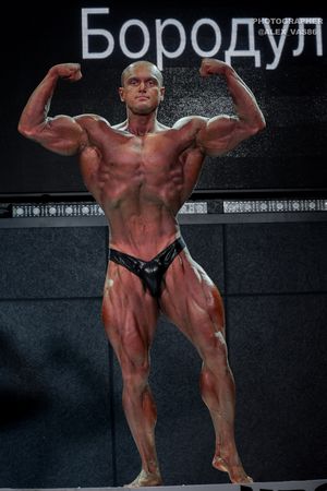 CLASSIC PHYSIQUE